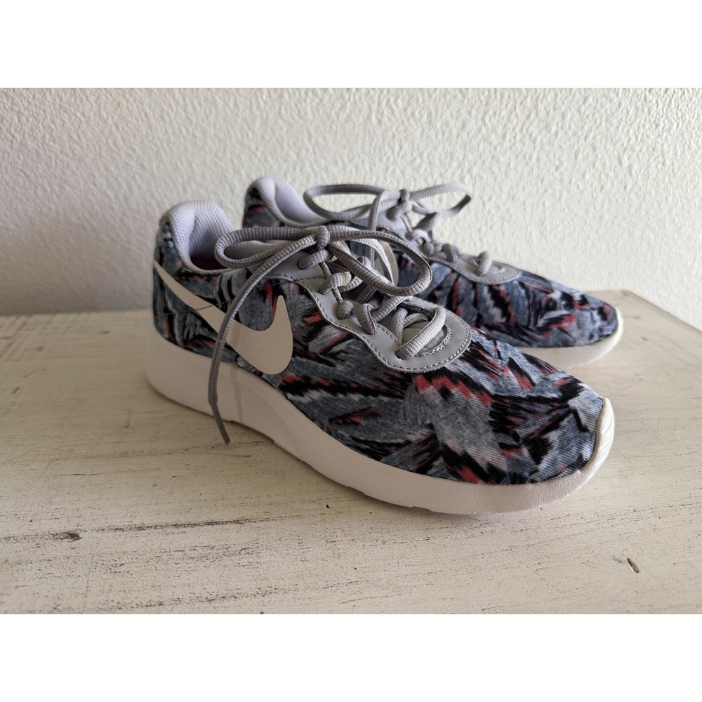 Womens Nike Tanjun Print Gray US Size 6 Sneakers Nice Sz 6
